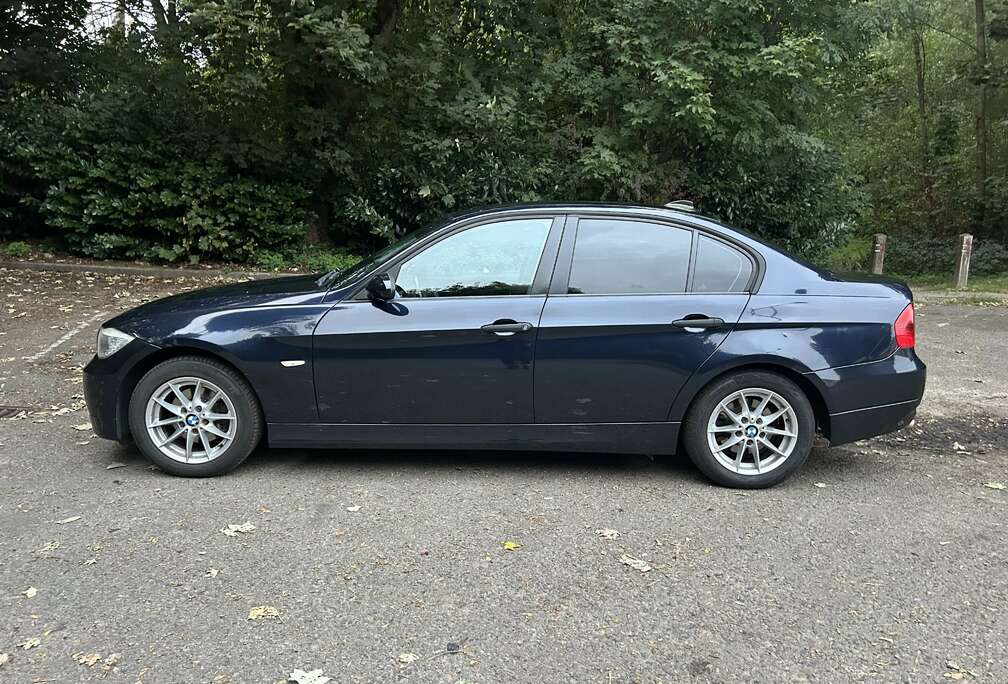 BMW 320i - 199000km - EURO 4 - PRTE A IMMATRICULER