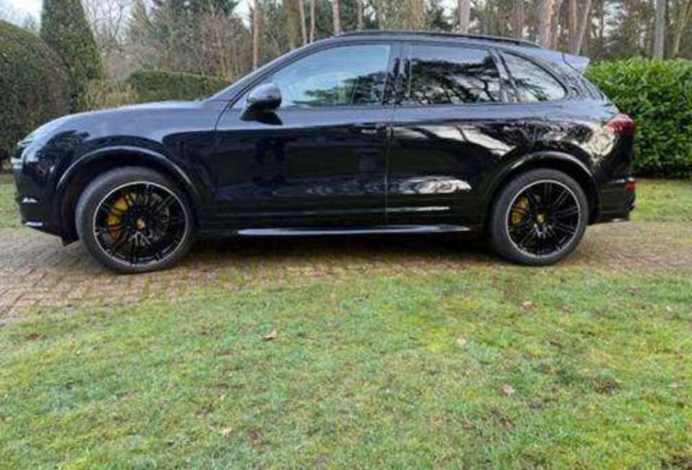 Porsche Cayenne 3.0i V6 Hybrid Tiptronic S