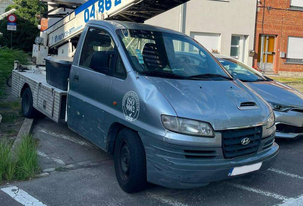 Hyundai 2.5 CRDi MONTE-MEUBLE KLAAS H100 / Satellite