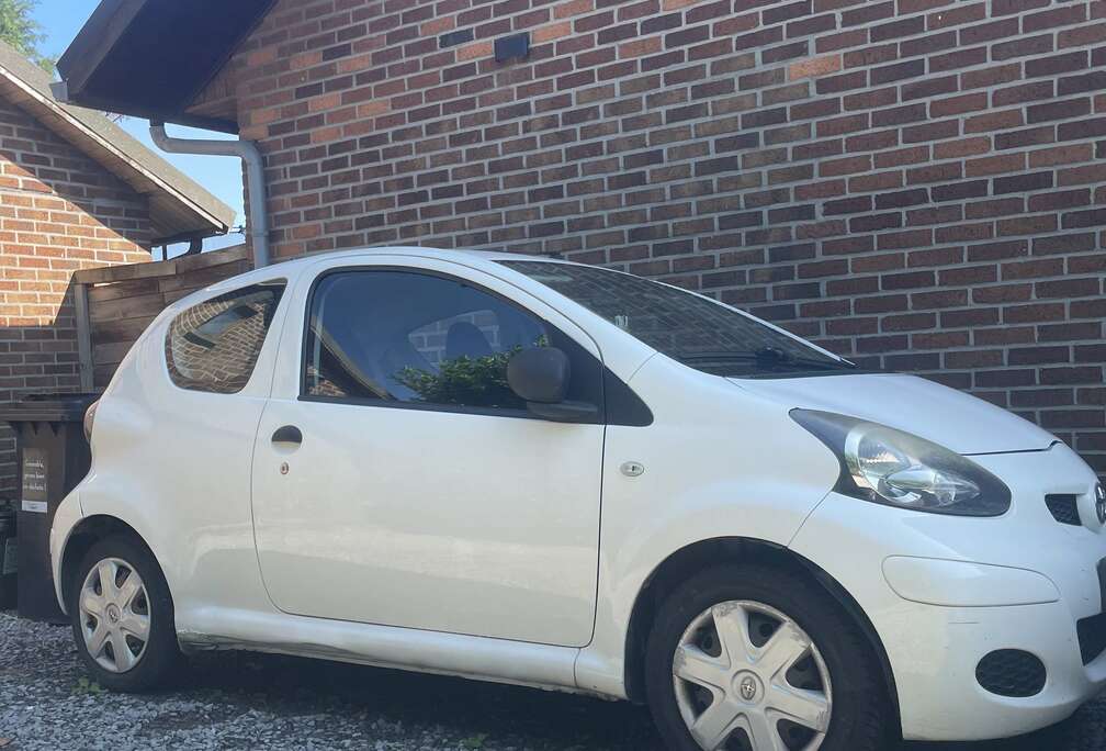 Toyota 1.0i VVT-i Sport