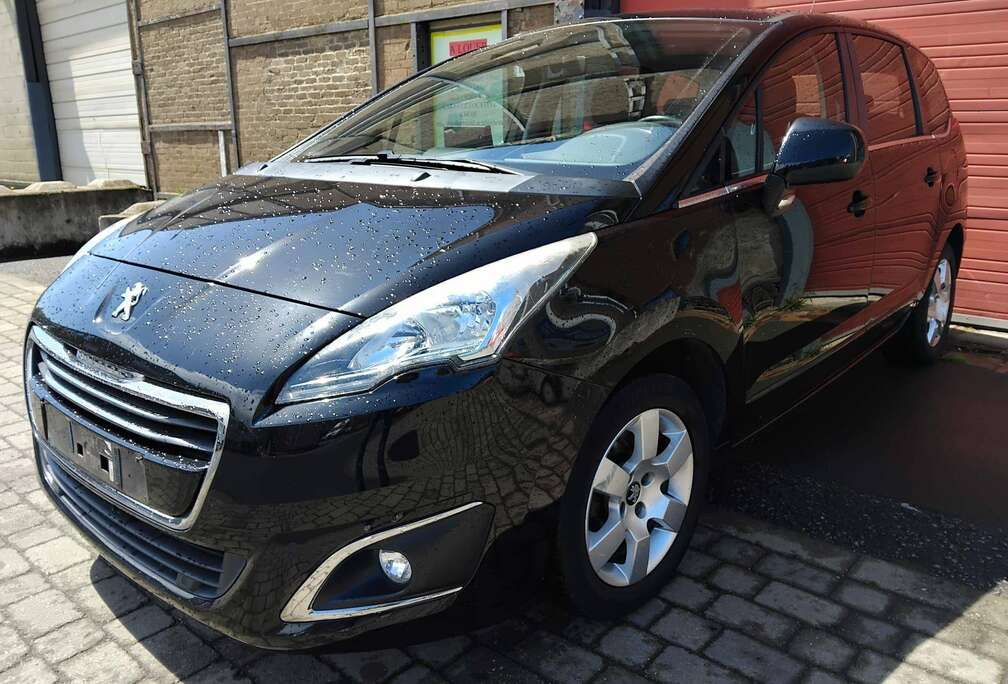 Peugeot 5008 1.2 PureTech Active**7PLACES**TOIT PANORAMIQUE**