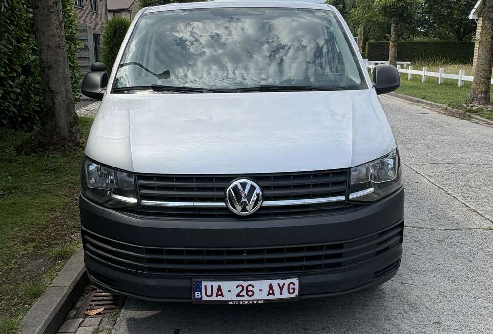 Volkswagen * Cruise Control * Multimedia radio with Bluetooth