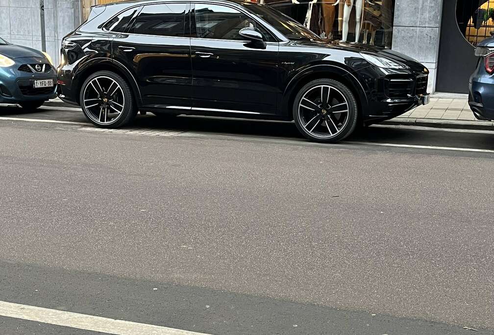 Porsche E-Hybrid Tiptronic S Platinum Edition