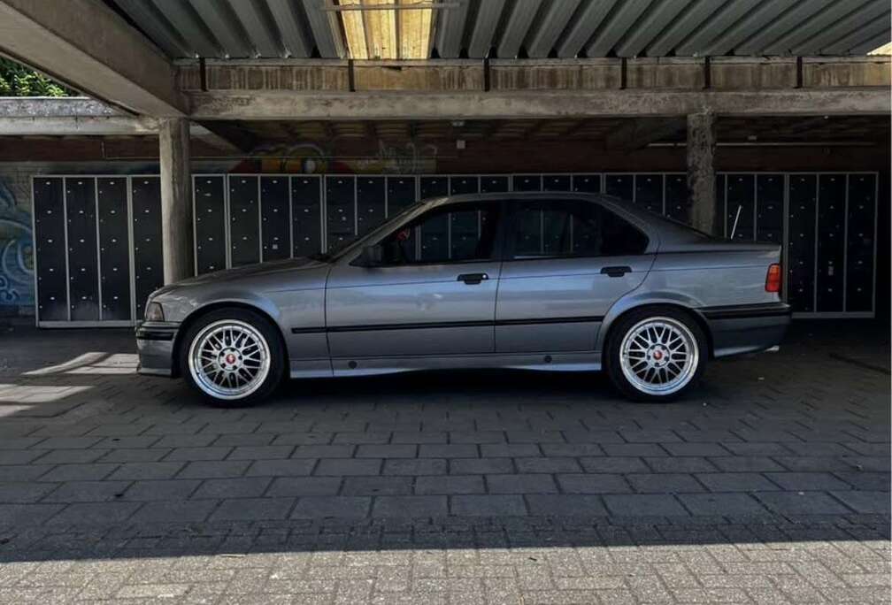 BMW 318i