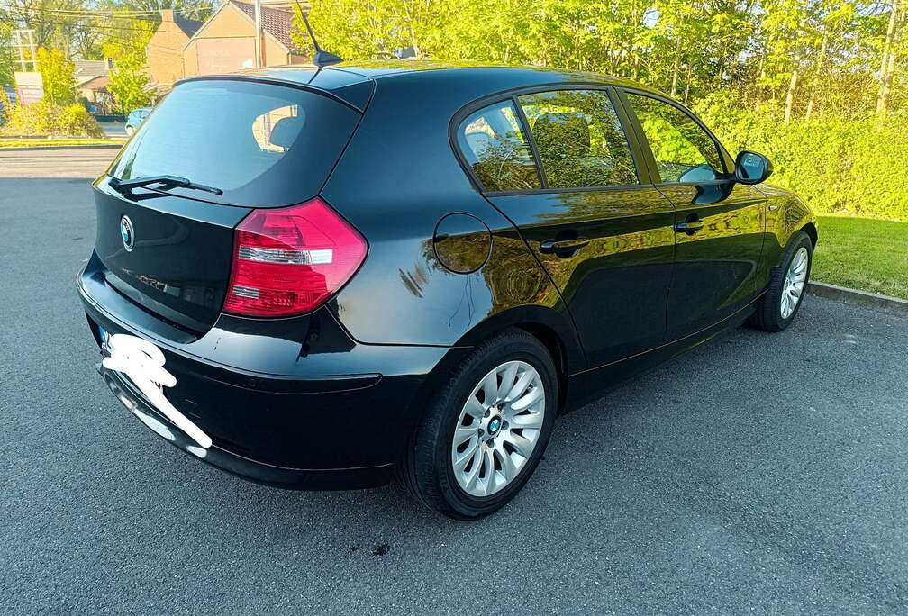 BMW 116i 122 ch Edition Black & White
