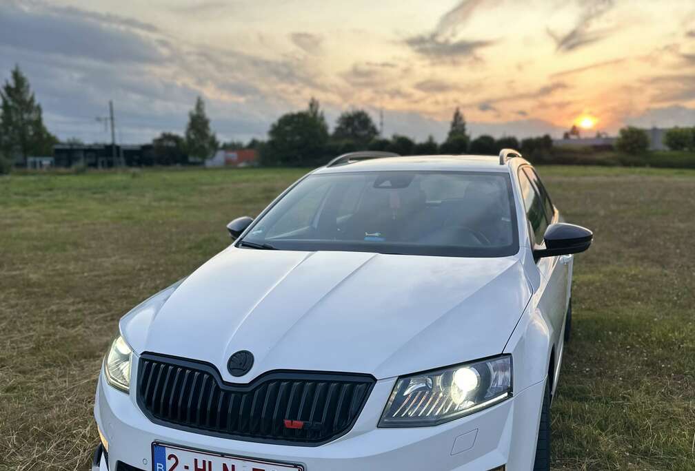 Skoda Combi 2.0 TDI (Green tec) DSG RS