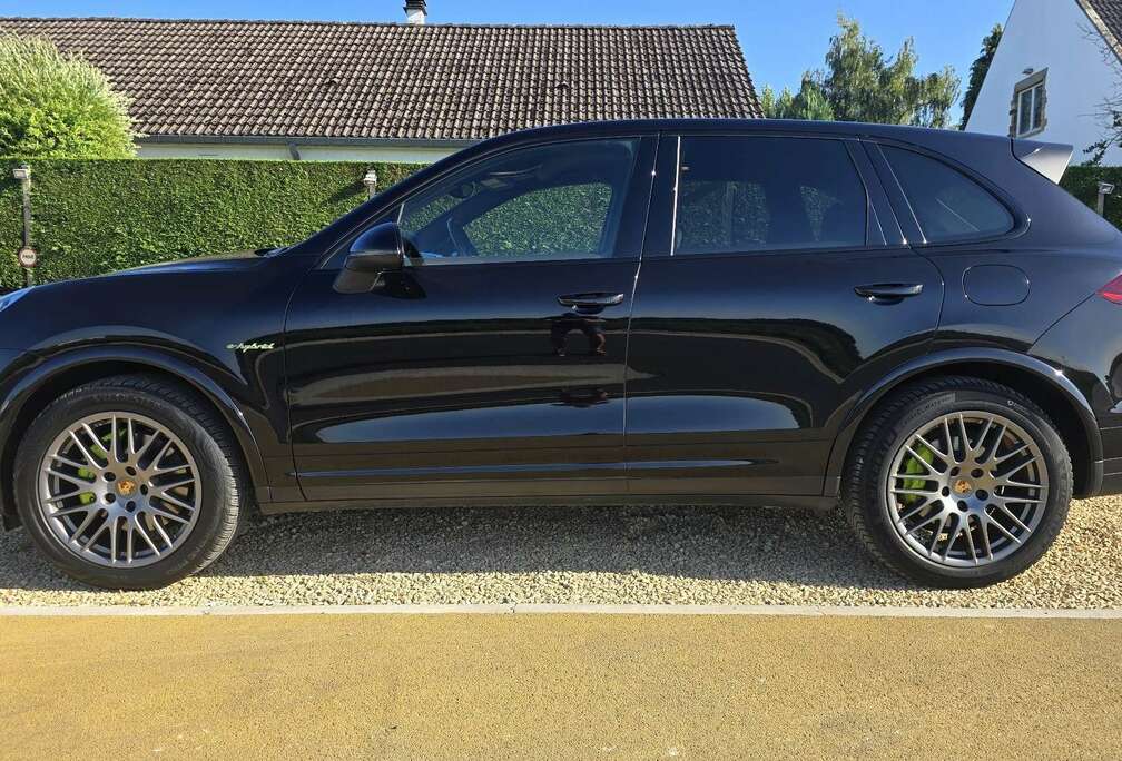 Porsche 3.0i V6 S Platinum Edition Tiptronic S E-HYBRID