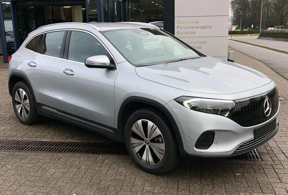 Mercedes-Benz 4 Matic  Keyless GO  Winter Pack  Carplay  Achteruitrijcamera  Elektrische kofferklep  Sfeerverlichting