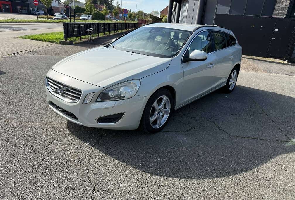 Volvo V60 1.6 T3 Summum