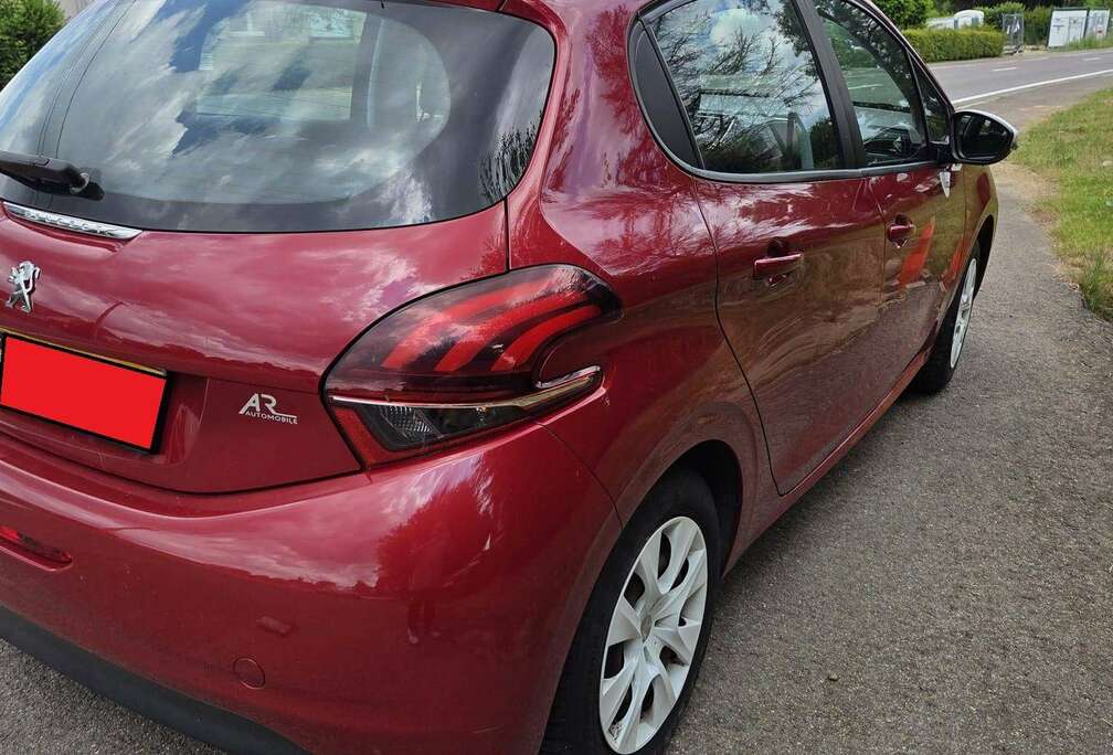Peugeot 208 1.2i PureTech Like