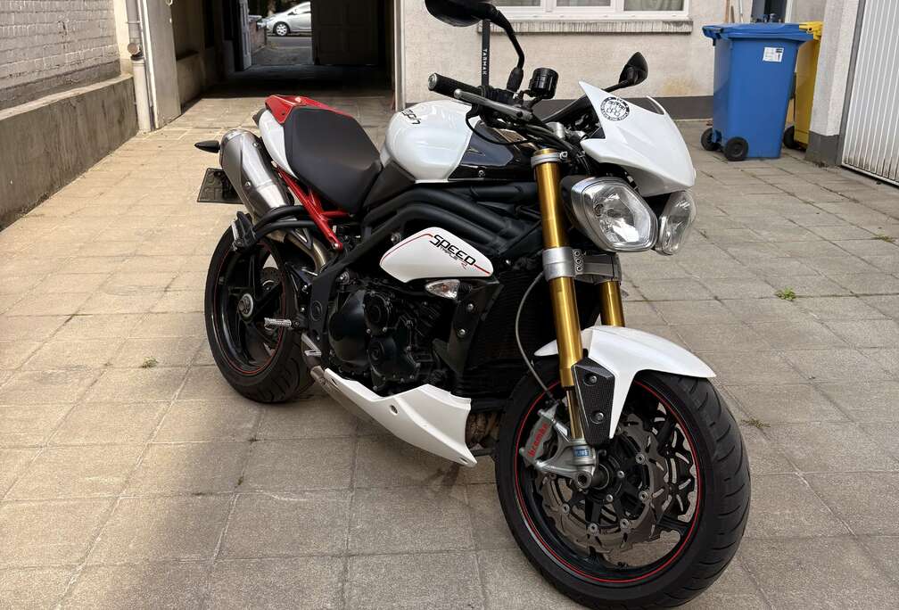 Triumph R