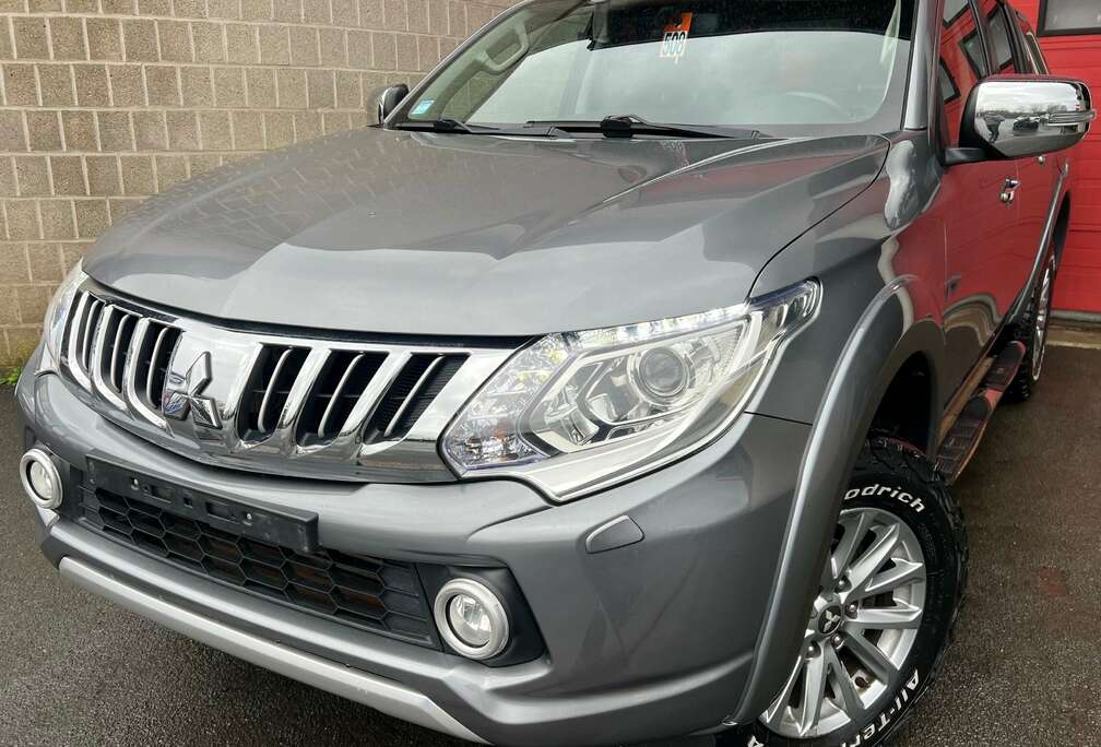 Mitsubishi 2.4 DI-D 4WD Intense (14.834 € HTVA)