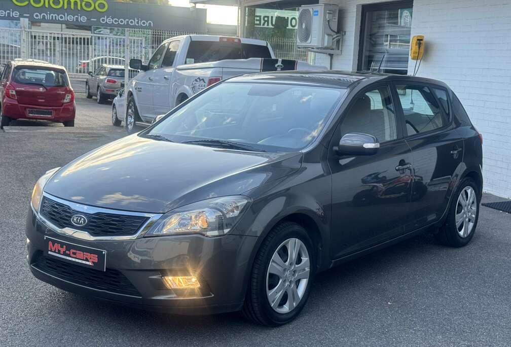 Kia 1600 ESSENCE AUTOMATIQUE 5 PORTES CLIM GPS