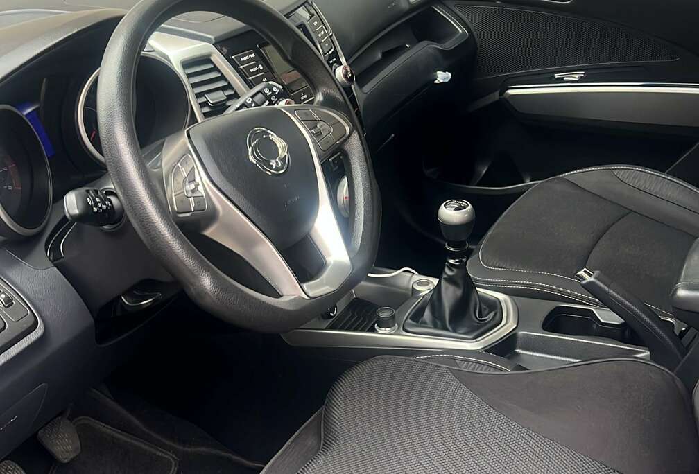 SsangYong 1.6i e-XGi 2WD Crystal