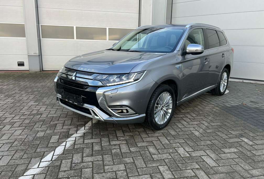 Mitsubishi 2.4i 4WD PHEV Instyle SDA-NAV