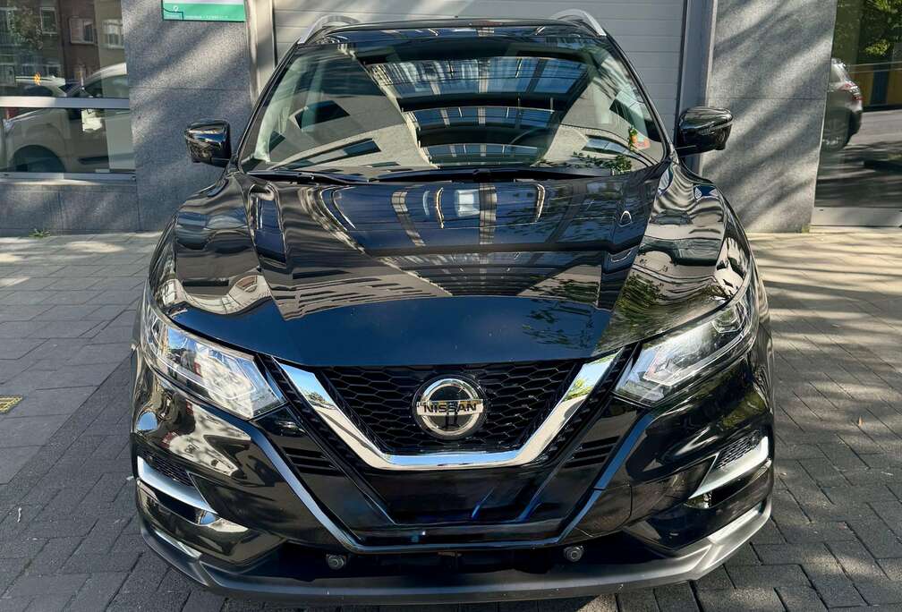 Nissan N-Connecta 1.3 DIG-T 158 ch automatique, essence, 1er propriétaire avec carnet d\'entretien, très bonne état générale.