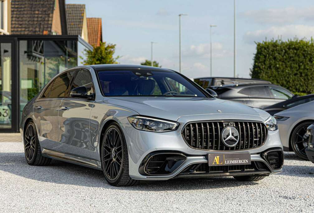 Mercedes-Benz E Performance / Panoramaschuifdak / AMG-Nightpakket / Stoelventilatie en -verwarming / Burmester / Sfeerverlichting