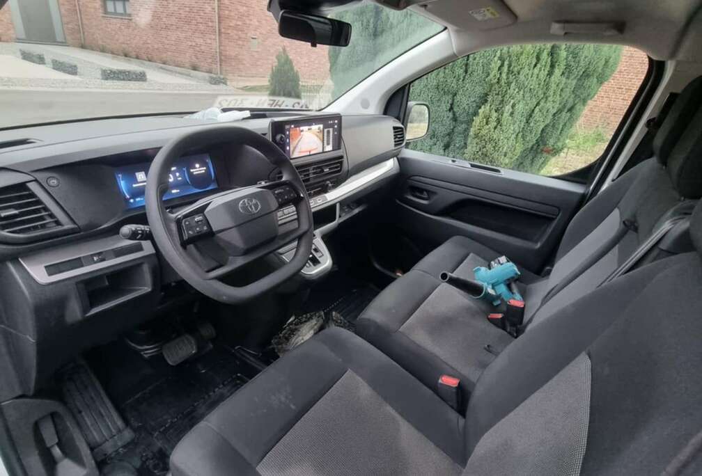 Toyota 2.0 D-4D Long Comfort (L2) S/S (EU6.3)