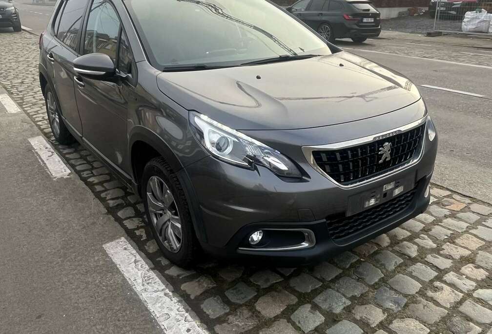 Peugeot 1.2i PureTech Signature / ALU / NAVI / CLIM