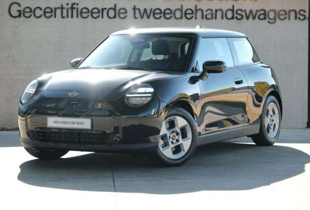 MINI Cooper SE Essential | 49 KWH | OLED | DRIVE ASSIST