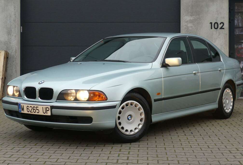 BMW i Sedan E39  Youngtimer