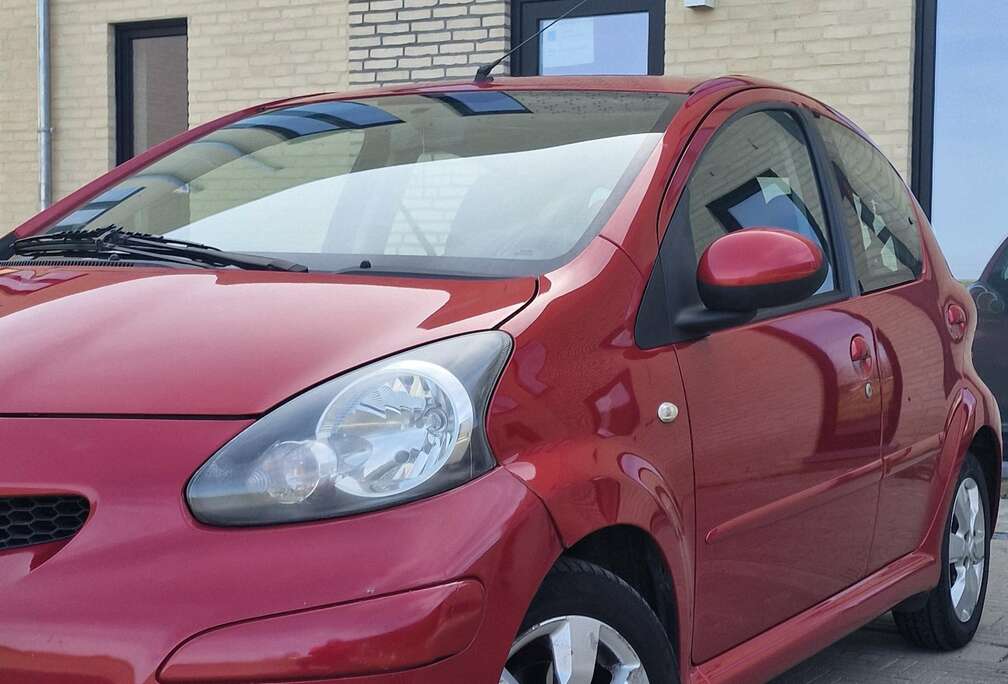 Toyota Aygo 1.0i VVT-i prêt à l’immatriculation