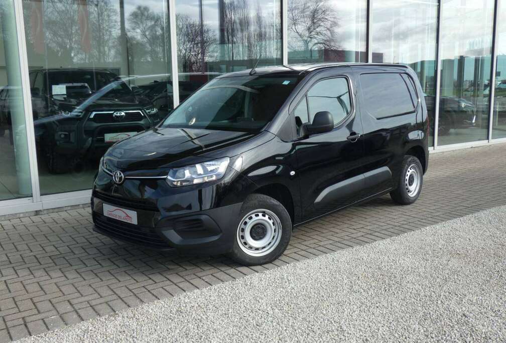 Toyota 1.5D 102pk +Trekhaak +Cargo pack +Schuifdeur +Airco +Bluetooth