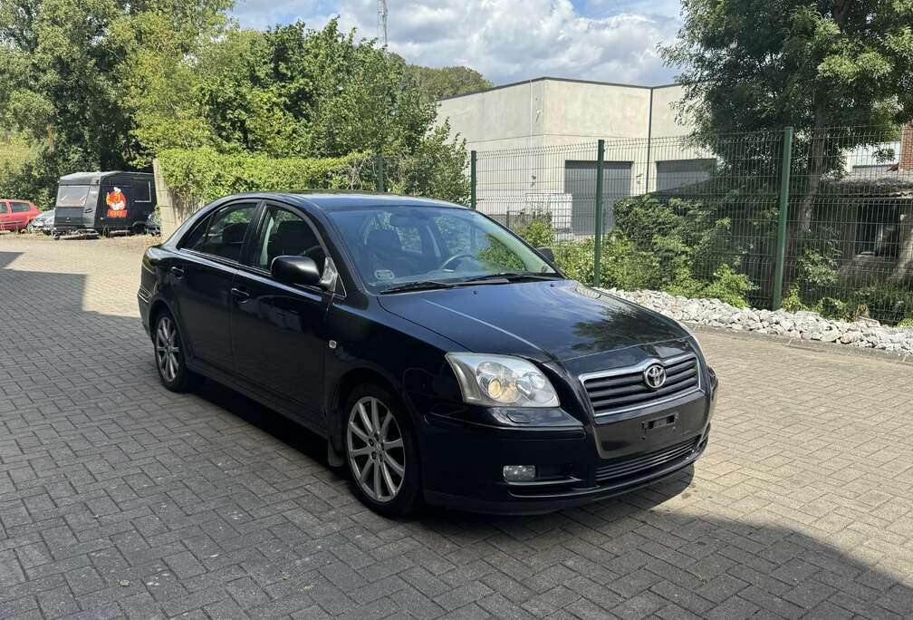 Toyota Avensis 1.8i VVT-i 16v Linea Luna