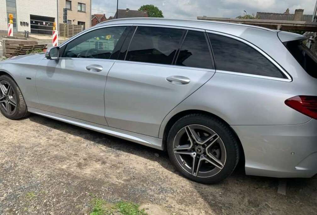 Mercedes-Benz C 300 e T 9G-TRONIC AMG Line