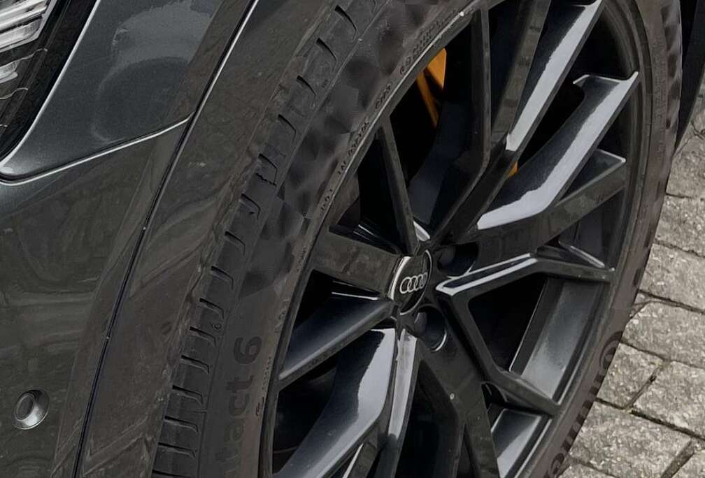 Audi 55 quattro 408 ch S line