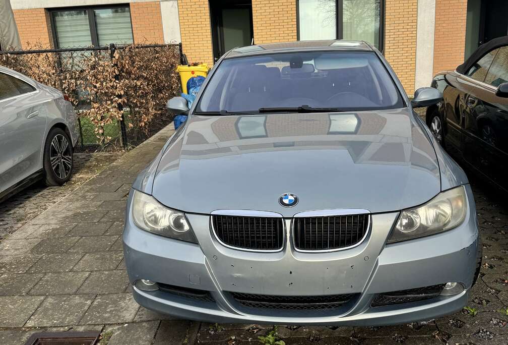 BMW 320i