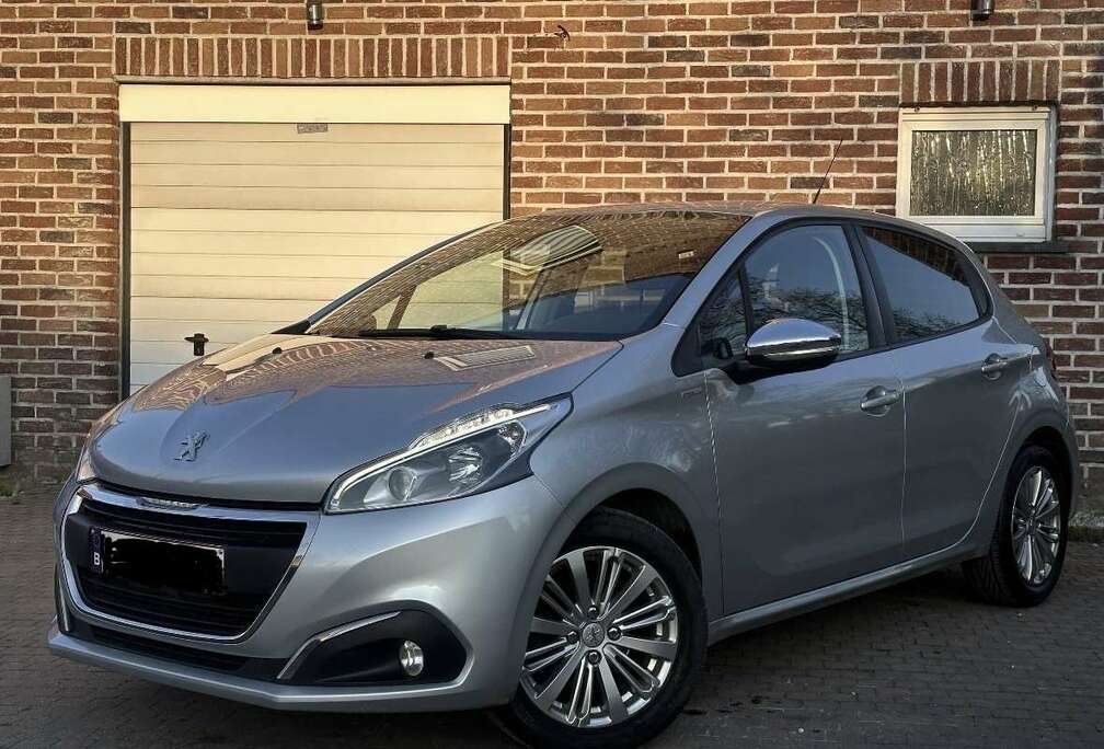 Peugeot 1.6 BlueHDi Style 208 CARPLAY
