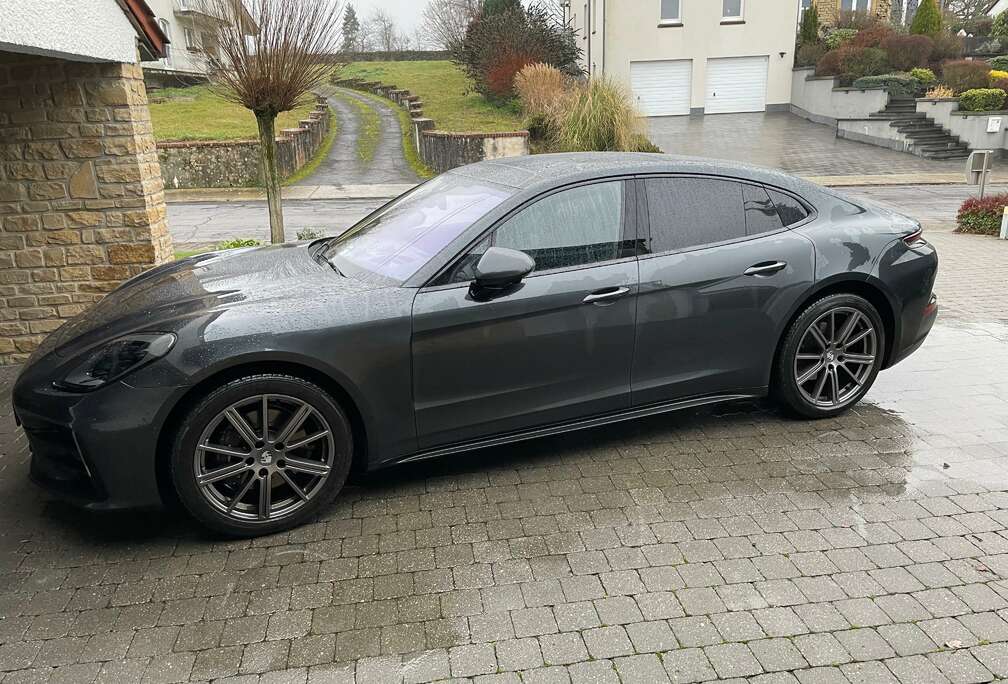 Porsche Panamera 4