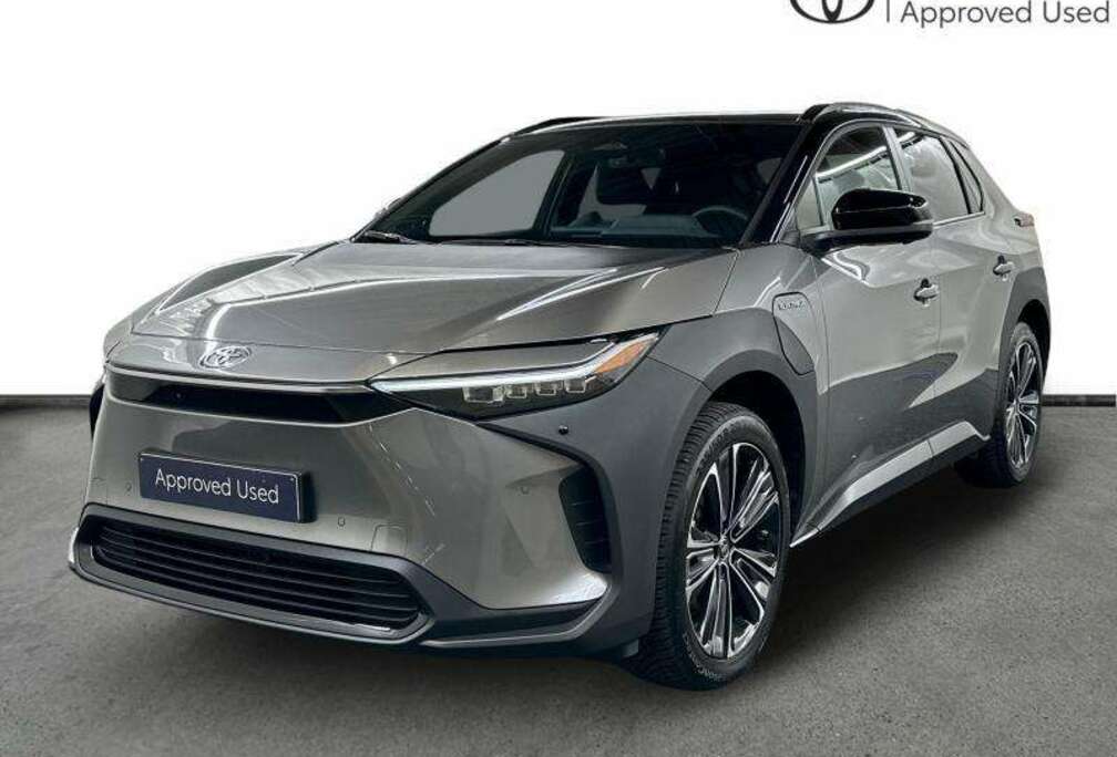 Toyota Style  WLTP 436km  JBL  pano roof