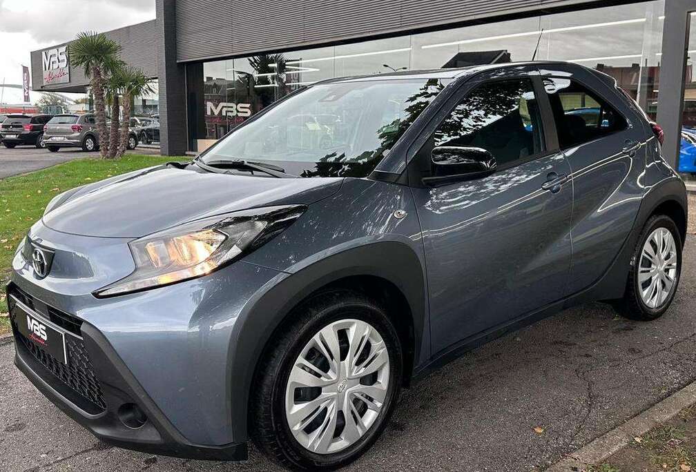 Toyota * NAVI* CRUISE* CARPLAY*  1 PROP* CAMERA* GARANTIE 12 MOIS*