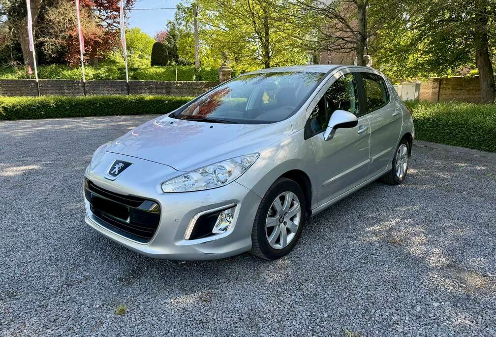 Peugeot 1.6VTi 120pk Facelift Navi Airco LED dagrijlichteb