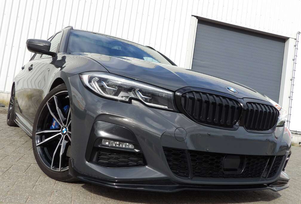 BMW Touring 330e  M-Pack  Full Option - Plug In Hybrid