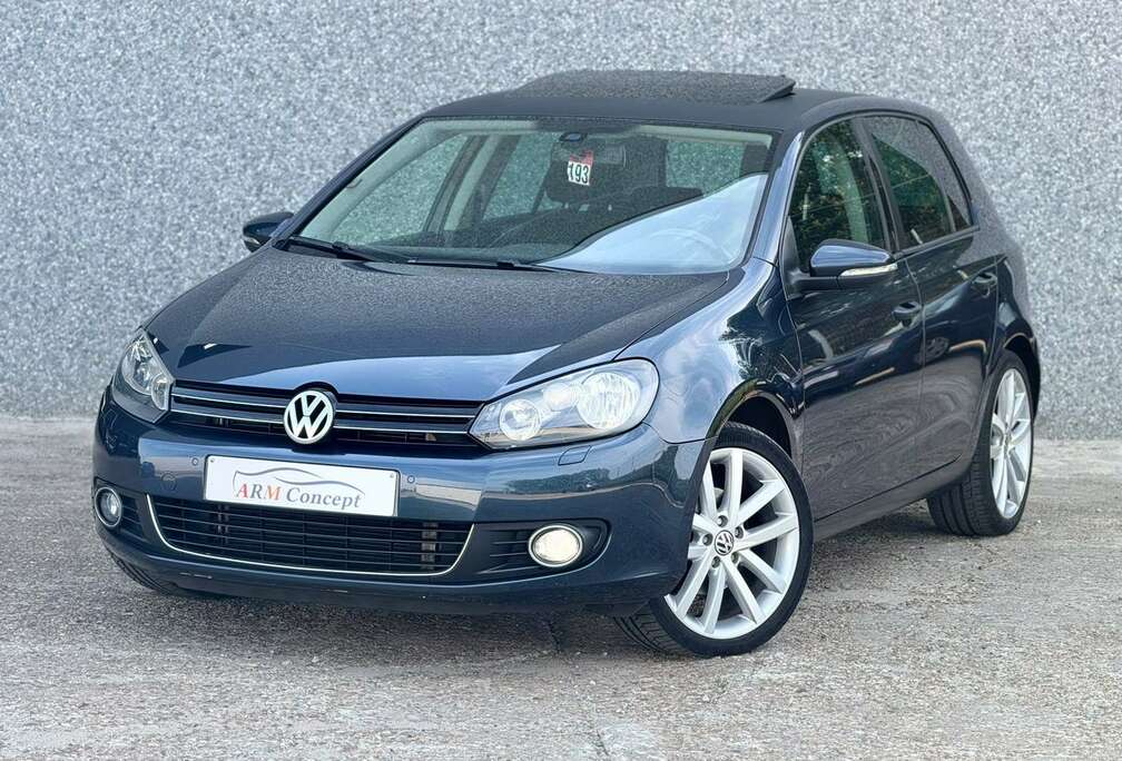 Volkswagen Golf 1.4 TSI Essence toit/caméra/CarPlay/Garantie