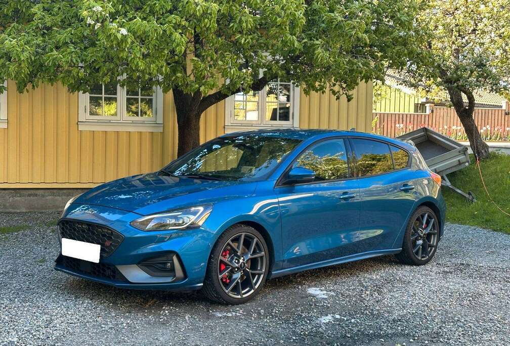 Ford Focus 2.0i 16v Sport