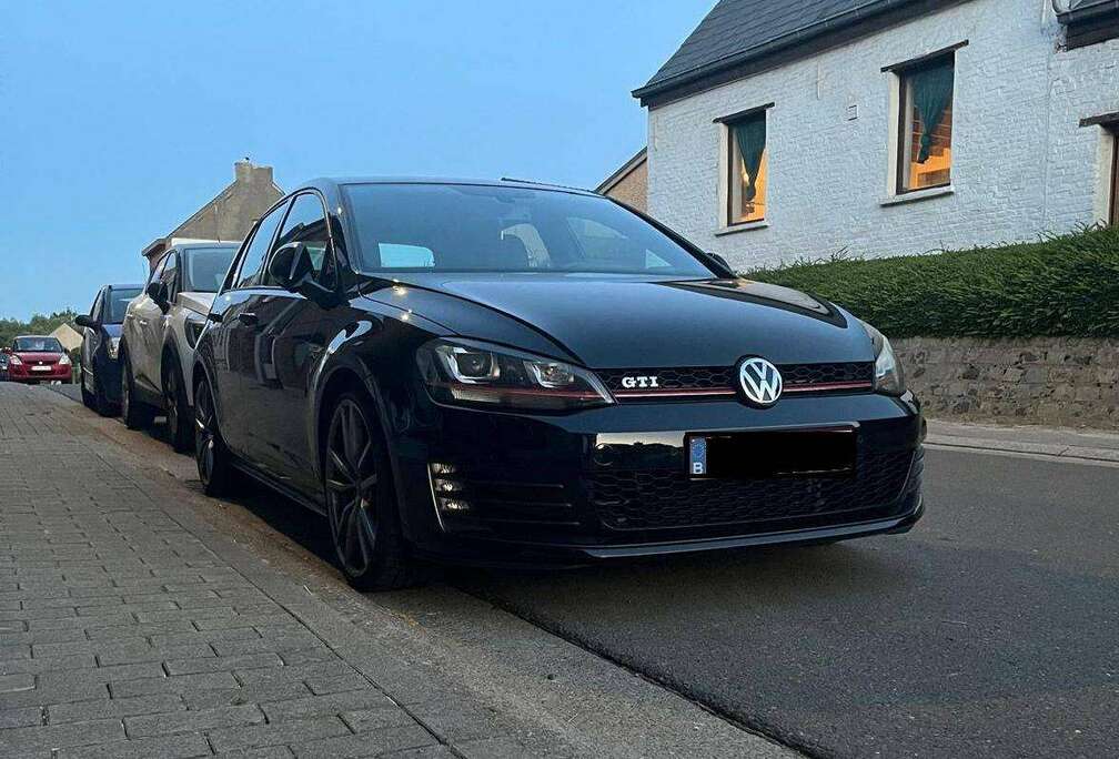 Volkswagen Golf 2.0 TSI