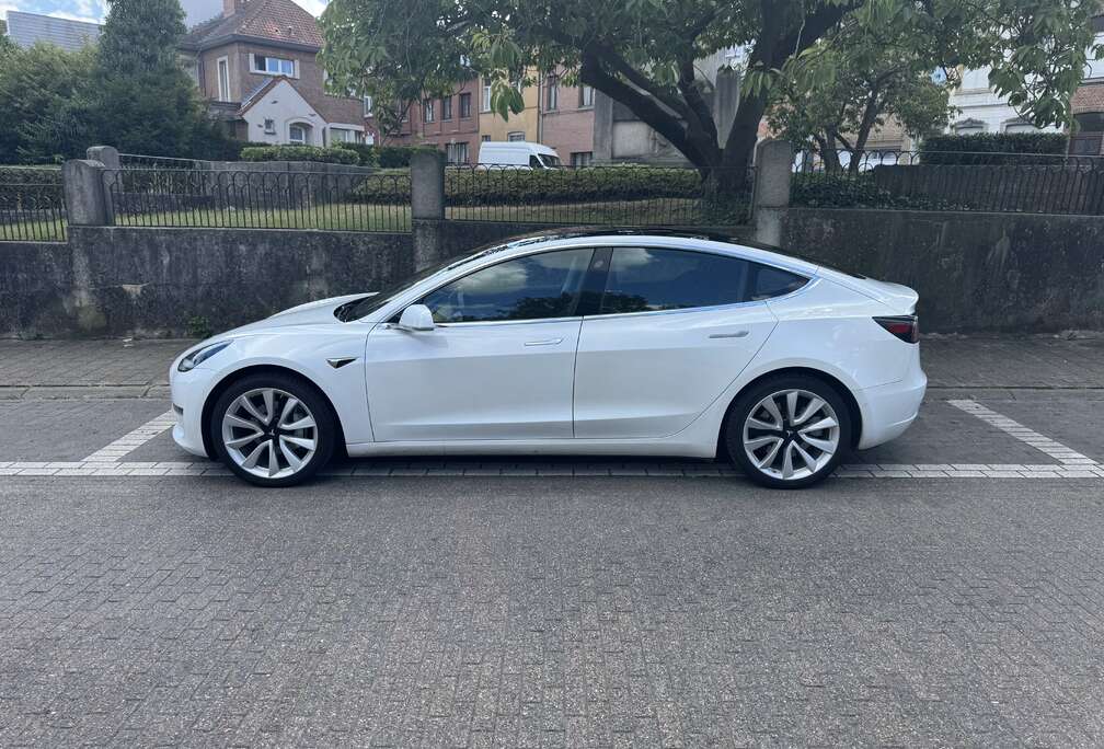Tesla 77 kWh  Dual Motor Awd accélération boost