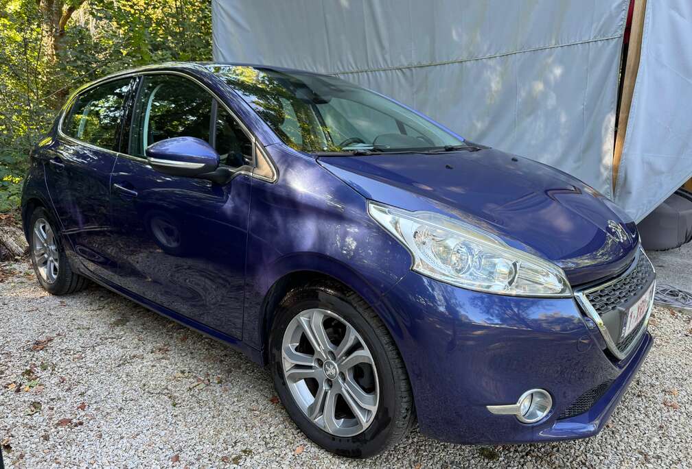 Peugeot 208 1.2i Allure