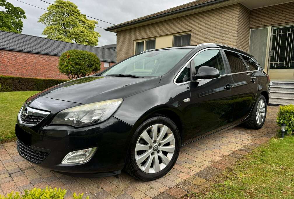 Opel Sports Tourer 1.7 CDTI 110 ch FAP ecoFLEX Start/Stop Cosmo