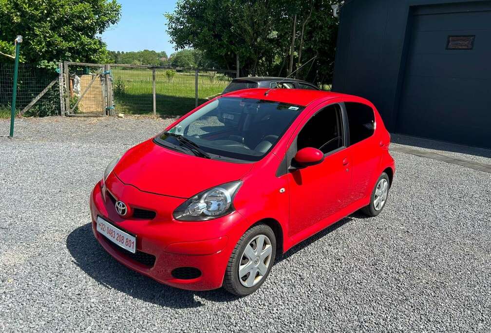 Toyota 1.0 essence AIRCO 2011 Euro 5f GPS TOMTOM 5porte