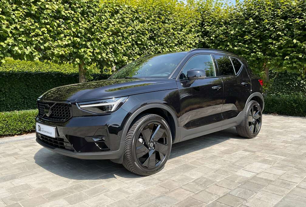 Volvo XC40 2.0 B3 MHEV Plus Black Edition DCT Plus Black Edition