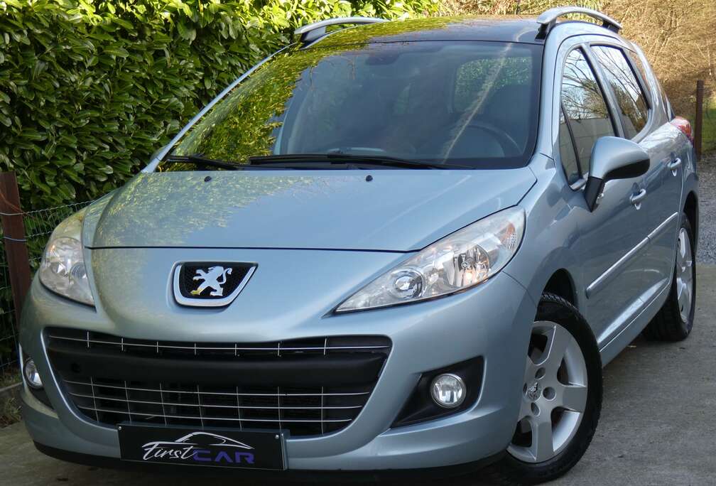 Peugeot 1.6i - Euro5 - Boite Auto - Clim - Pano - Cuir
