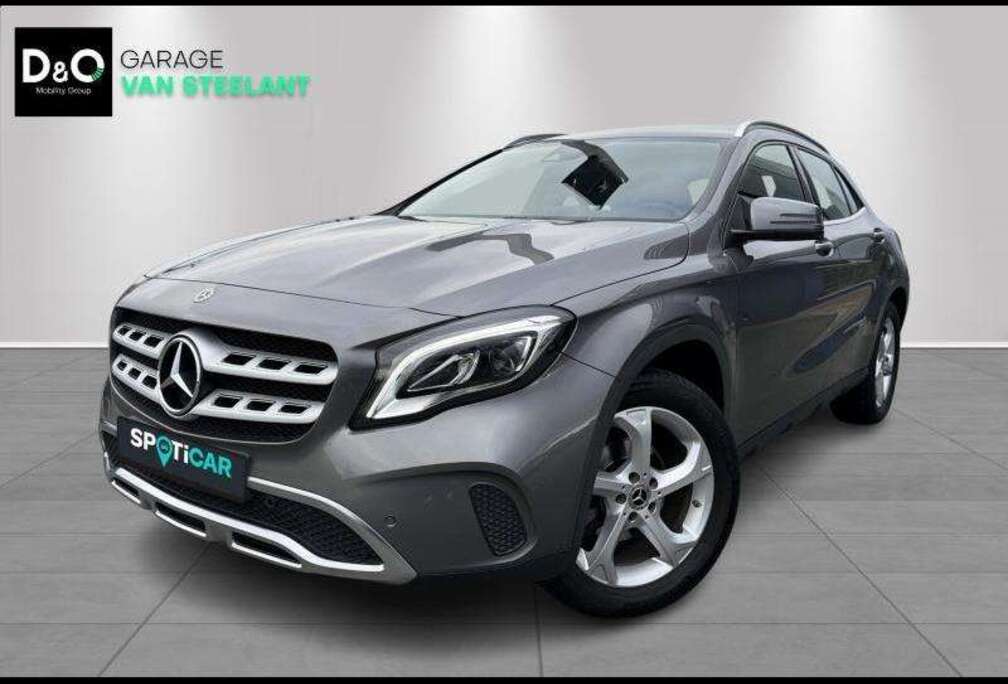 Mercedes-Benz GLA 180 AT 1.6 / Camera / Navigatie / Sensoren /