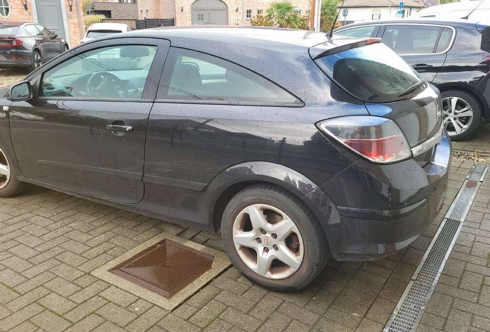 Opel Astra GTC 1.4i RSCA Limited Edition