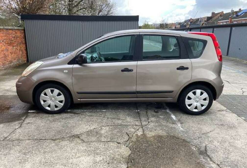 Nissan 1.4i 16v Acenta