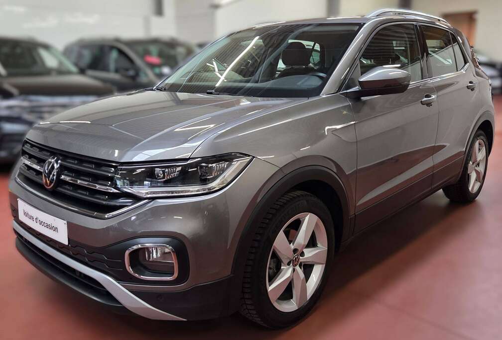 Volkswagen ESSENCE - AUTOMATIQUE - NAVI / CarPLAY - CAMERA - LED - Garantie
